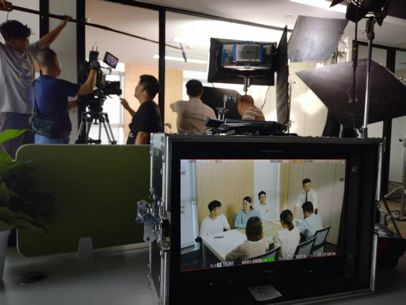 襄州区TVC拍摄公司：科技产品视觉化大师，诠释未来感与功能美学